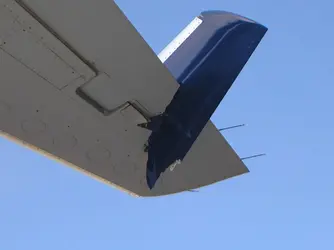 Wing_tip_crash.webp