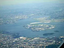250px_Rikers_Island_from_the_air.webp