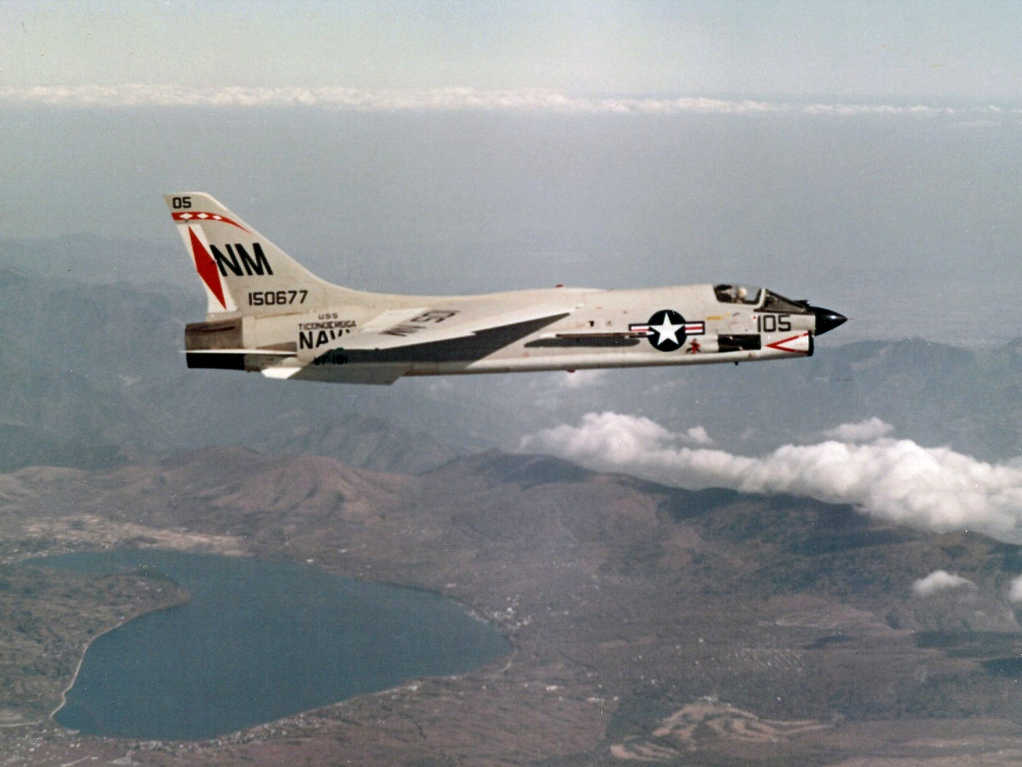 F-8E_Crusader_of_VF-191_in_flight_1968.jpg