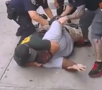 Eric_Garner_police_confrontation_screenshot.PNG