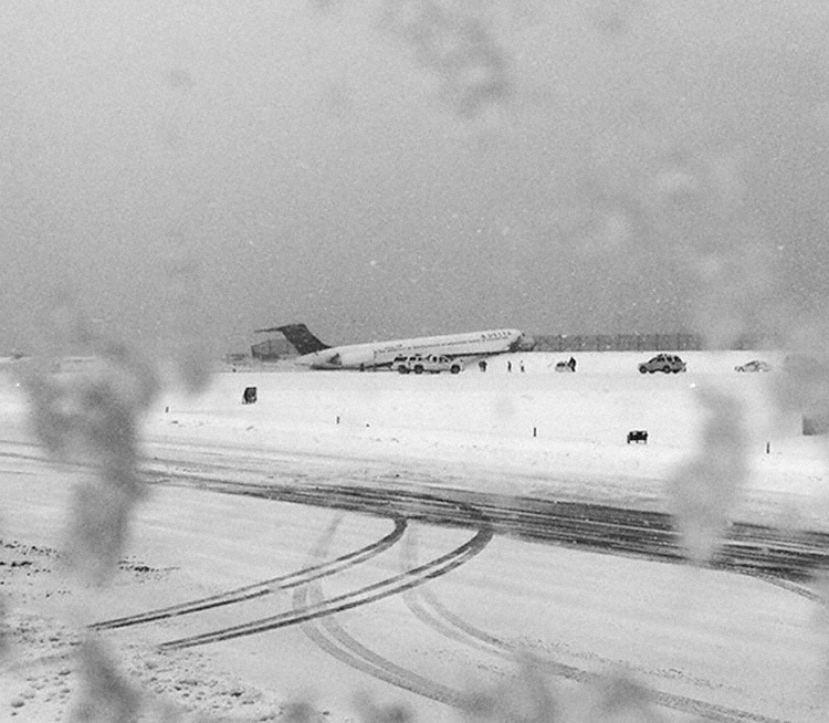 delta_md88_n909dl_new_york_150305_2.jpg