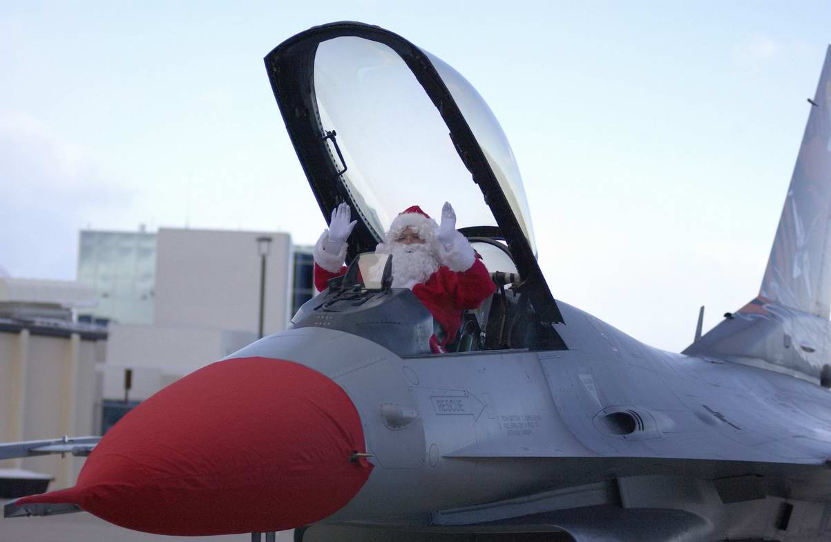 Santa+F-16.jpg