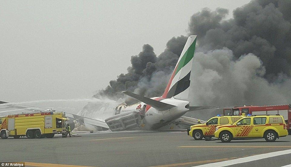 36D509C800000578-3721366-Emergency_An_Emirates_passenger_jet_has_crash_landed_at_Dubai_Ai-a-62_1470218100968.jpg